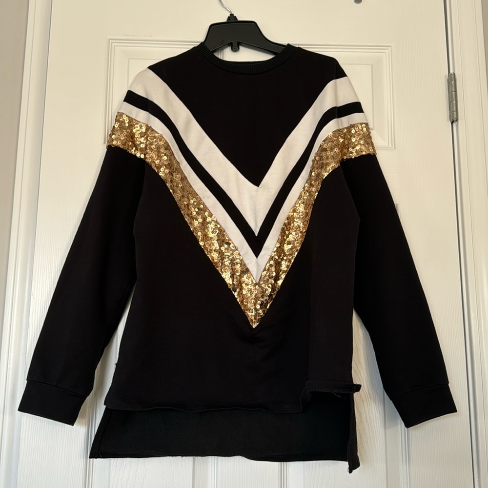 Sweater with gold detail